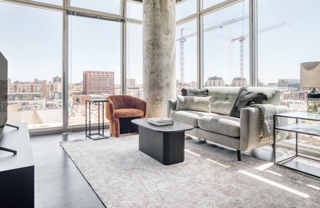 Roomy Golden Triangle 2BR w/ Gym & Pool nr Art Museum, by Blueground