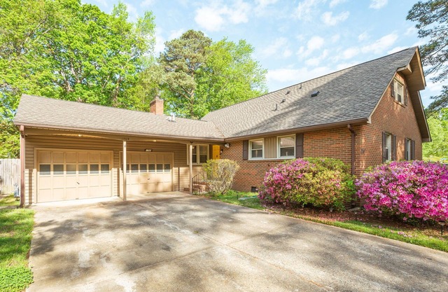 Roomy Home in Grandview - 2 miles to Buckroe Beach