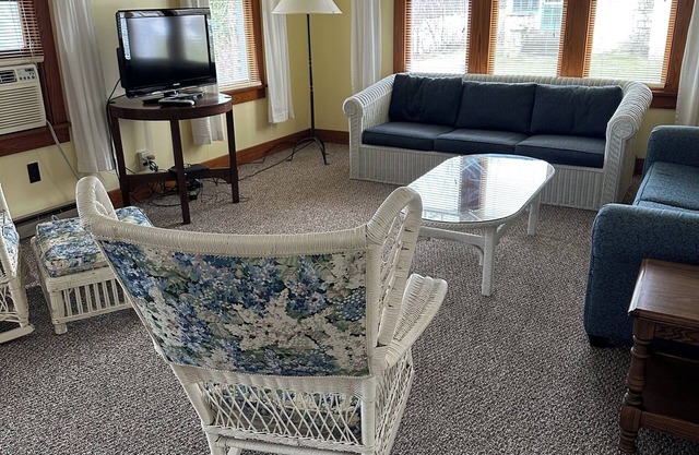 Roomy Two Bedroom House Near Central Egg Harbor