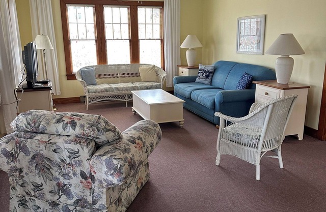 Roomy Two Bedroom House Near Egg Harbor Marina