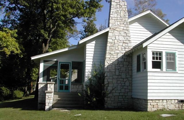Roomy Two Bedroom House Near Egg Harbor Marina