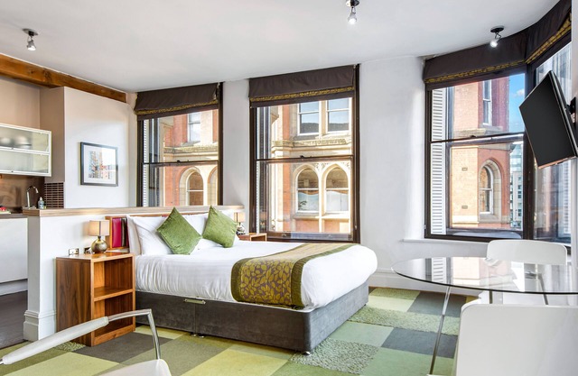 Roomzzz Manchester City