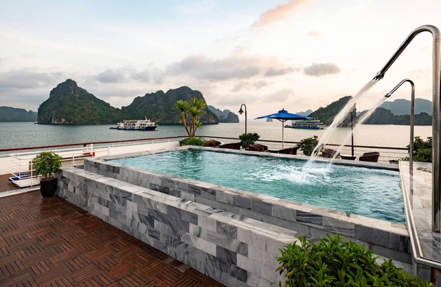Rosa Cruise Halong