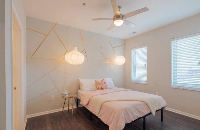 Rose Haven Retreat 2BR Loft 1.7 Miles to Downtown