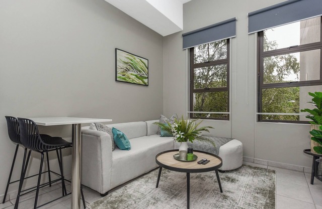 Rosebank Chic: Luxe City Living