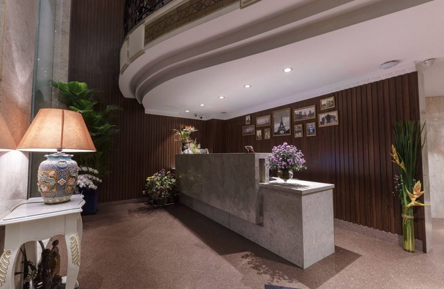 Roseland Corp Hotel