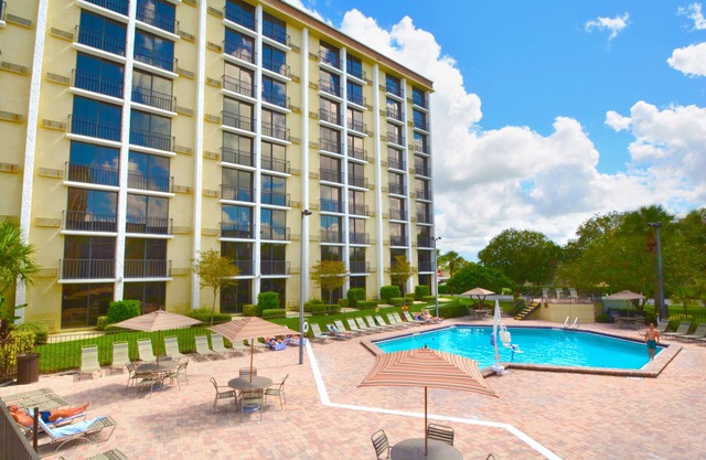 Rosen Inn, closest to Universal