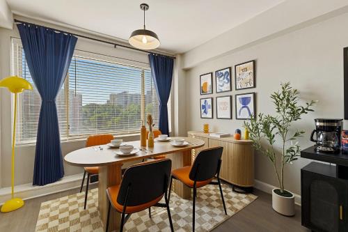Rosslyn 1BR Home - Walk to Eats & Free Parking