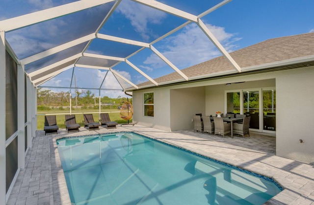 Rotonda West Retreat: Private Pool, Lanai & Grill!