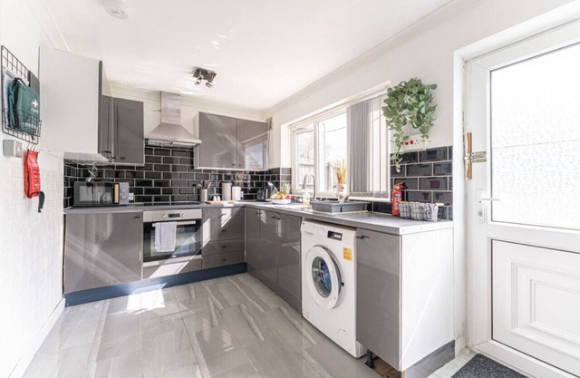 Rowley House - Free Parking, Fast Wifi & Smart TV