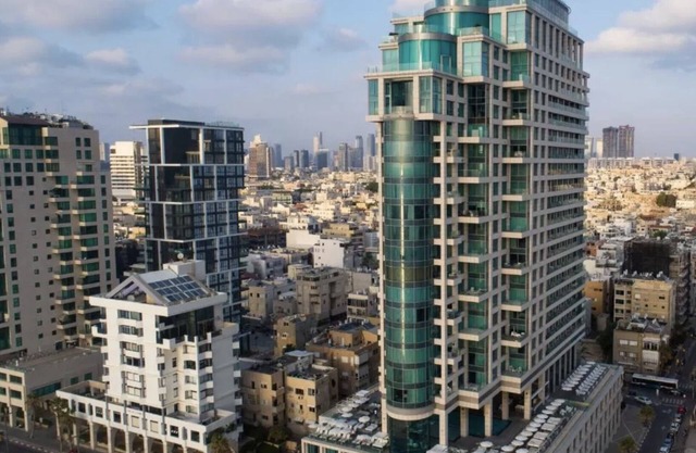 ROYAL BEACH RESIDENCE - 2 BR 2 BATH APR