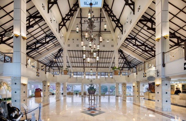Royal Hotel and Villa Batu