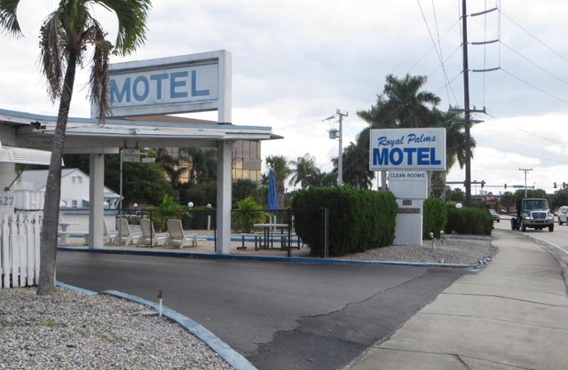 Royal Palms Motel