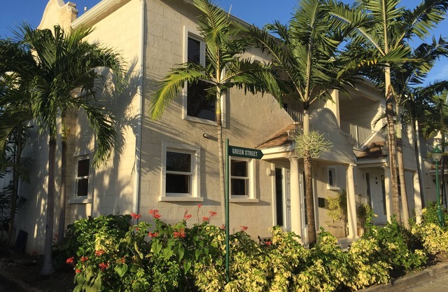 Rum Runner, Alleyne's Beach, West Coast, - 3 Double Bedrooms, 2.5 Bath, Full AC