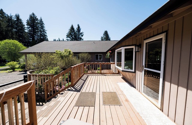 Rural home near McIver Park, Oregon City, Lake Oswego, West Linn & Portland