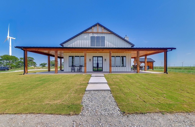 Rural Home w/Hot Tub < 7 Mi to Winery & Golfing