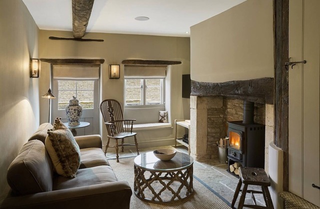 Rustic Cotswolds Cottage-Parking-Garden-Fire