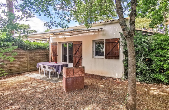 Rustic cottage in a quiet location, close to the sandy beach.
