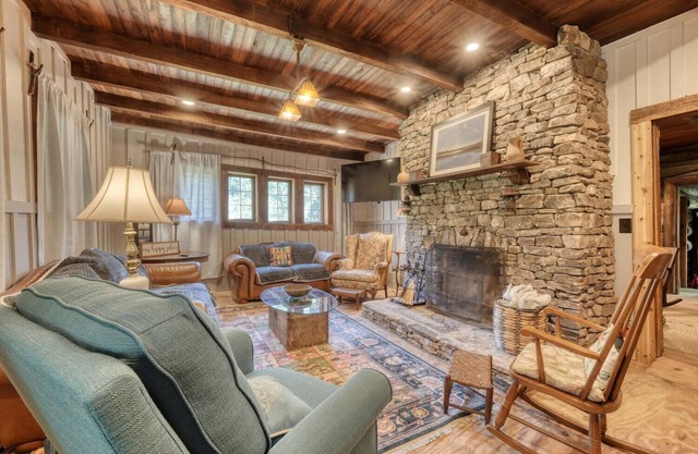 Rustic Elegance: Cabin near Wineries & Gold Minesn