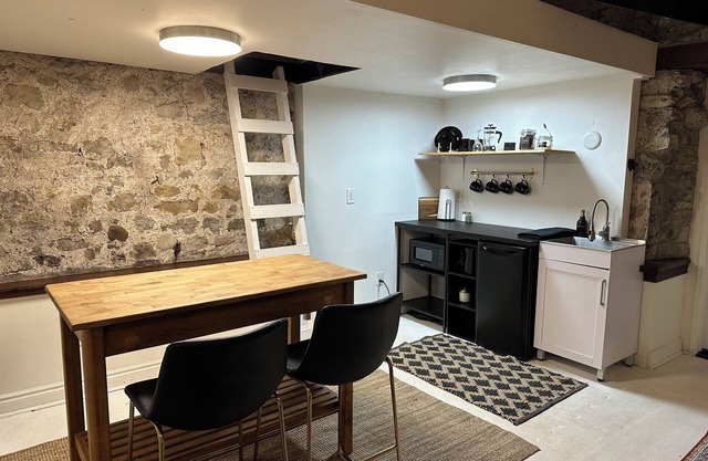 Rustic Escape - Private Suite in Downtown Elora