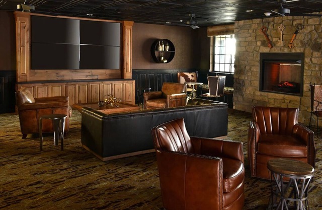 Rustic Lodge-style Stay w/Indoor/Outdoor Poo! Free Parking | 2 Units