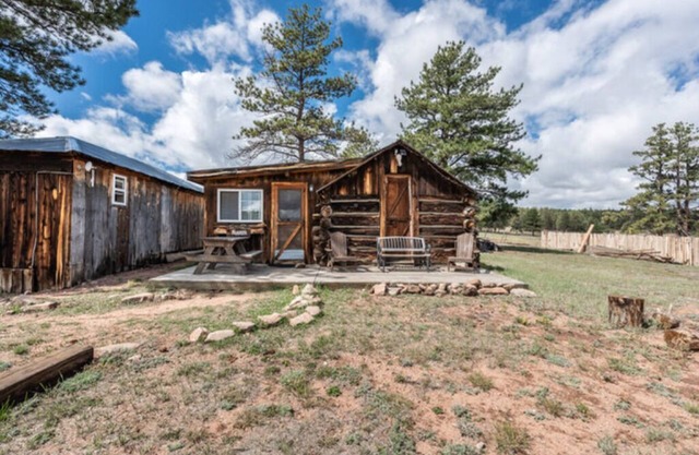 Rustler Cabin - Kitchen included