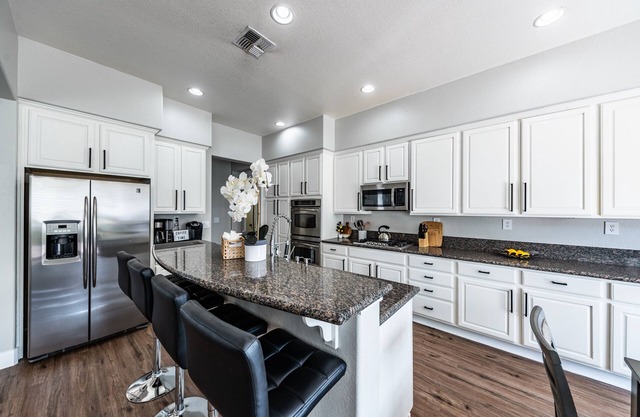 S. Reno FamilyFriendly Large Home. Close to many ski resorts including Mt. Rose