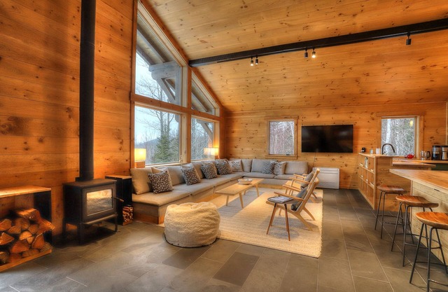Saddleback Chalet - Beautiful New Construction on Magalloway Loop