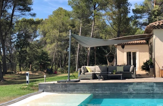 Saint Cannat large luxury villa with swimming pool in the middle of nature