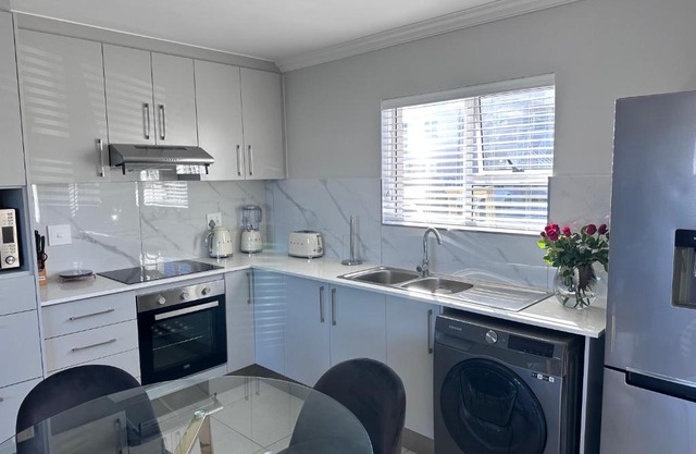 Saint Square Estate, Sunningdale