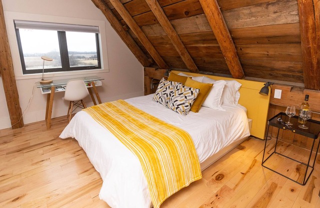 Salisbury Barn - Yellow Room