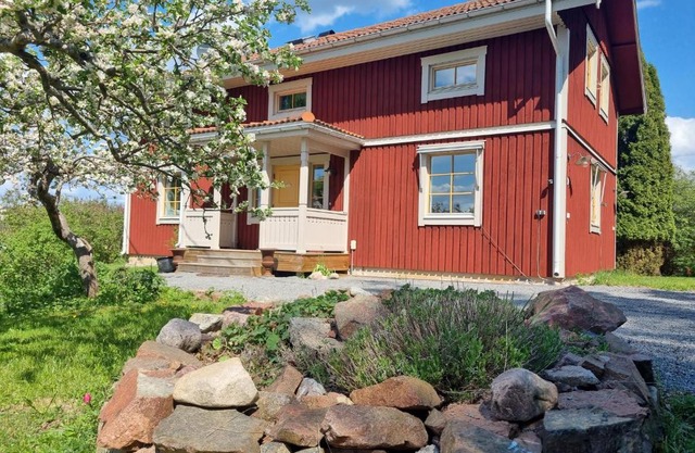 Sällinge House - Cozy Villa with Fireplace and Garden close to Uppsala