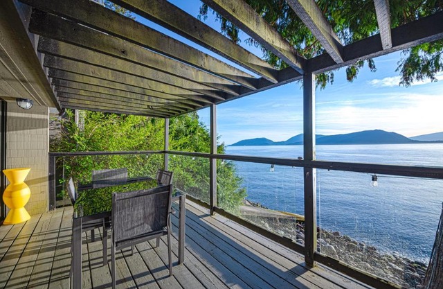 SALT COTTAGE Waterfront Guest House with Superb Views