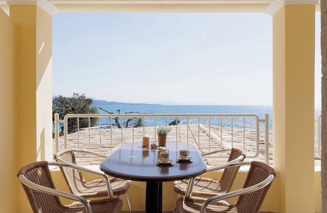 Salt & Sun by Konnect - TwoBedroom Seaview Apartment, Kaminaki Beach