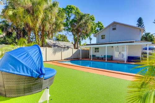 Saltwater Pool and Putting Green Bradenton Oasis