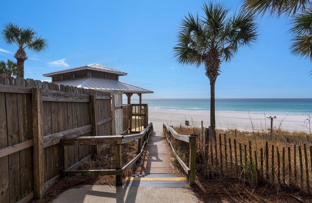 Sand Castles West A4: Steps to Beach, Pools, Private Balcony & More!