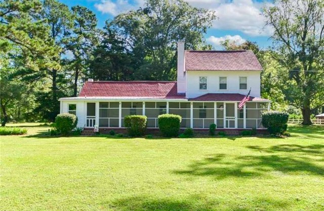 Sandbridge Farmhouse… 1 mile to beach~completely updated & restored~New pool