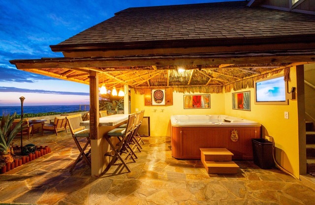★ Sandy Beachfront Home ★ Tiki Bar/Hot Tub/AC/Kayaks + Free WiFi/Laundry/Parking
