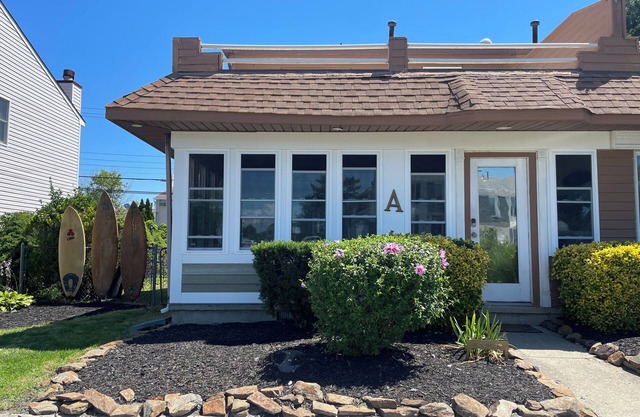 Sandy toes Coastal Getaway-walk to the beach!n#beach#surf#barrierisland