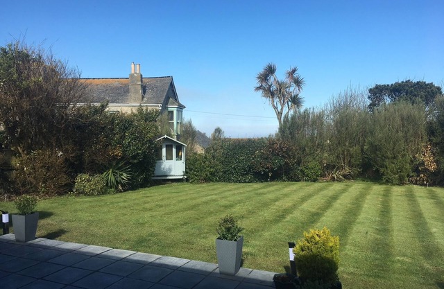 Sandylands, Sennen Seaside Retreat With Sea Views