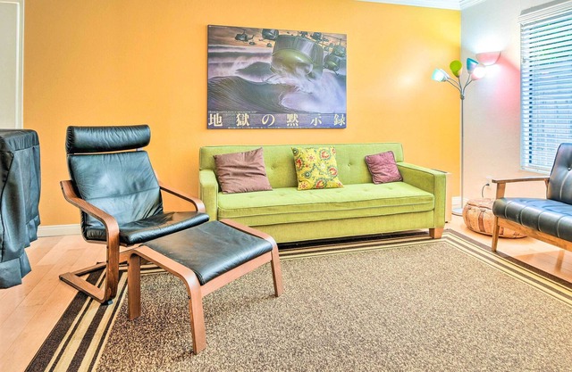 Santa Monica Townhome - Close to Beach!