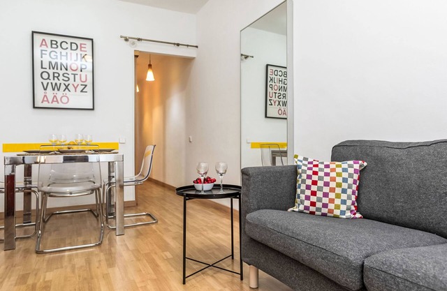 Sants-Montjuïc: Avenida Madrid by Interhome