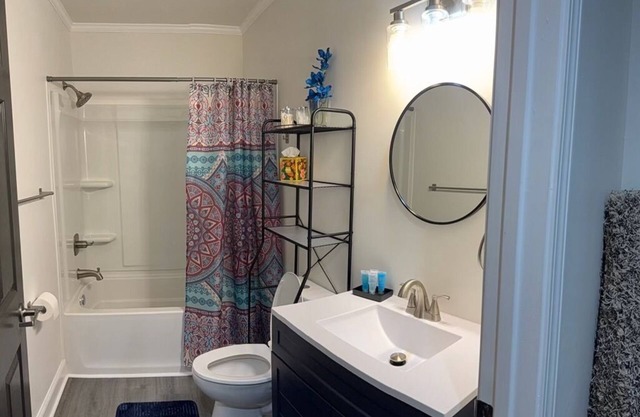 Sarah's HousenRare-Gem! Charming 3-bedroom house in Central Rockingham with AC