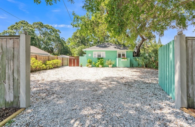 Sarasota, FL Bungalow | Bright & Breezy Coastal Vibes - 10 mins to White Sand Beaches by RedAwning