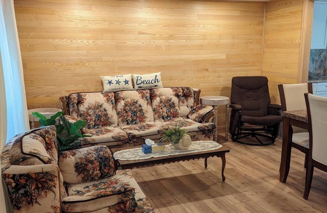 Sauble Beach Cottage For Rent - Ontario, CanadanNewly renovated in 2023.