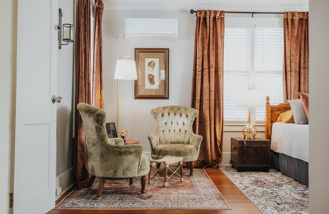 Savannah Vintage Haven - Thomas Square