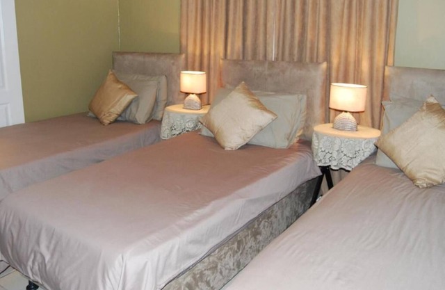 Savoy Lodge - Budget Triple Room