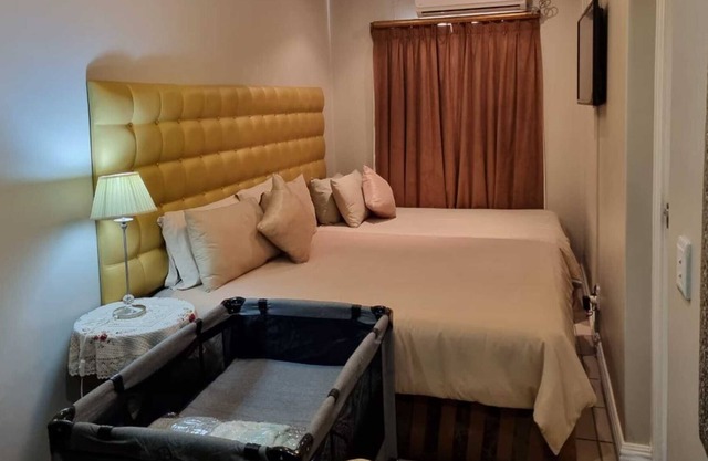Savoy Lodge - room with Breakfast included!