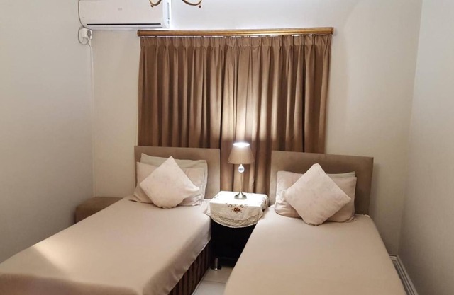 Savoy Lodge - Standard Double room 4