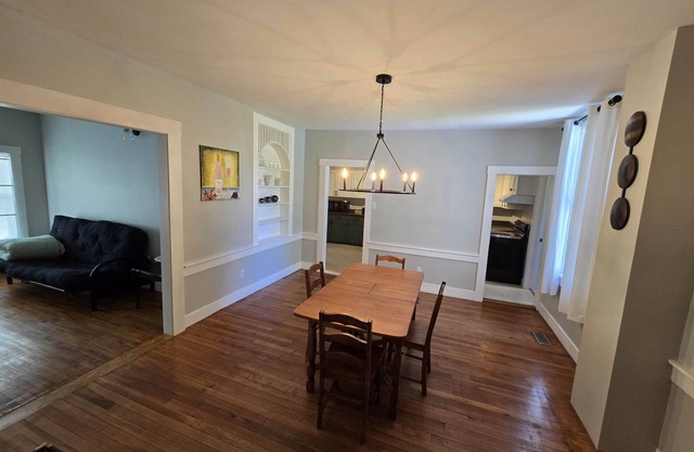 Scenic Shelburne home. Central location close to Shelburne Harbour.